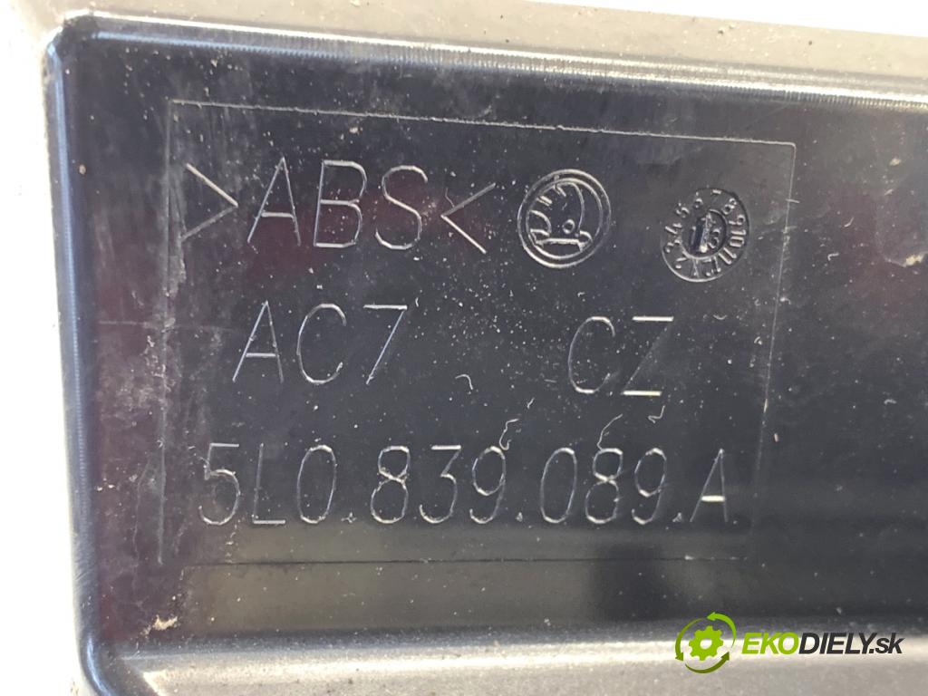 SKODA YETI SUV 2013 90 kW 1.4 TSI 1390 zámok dveře levý zadní část 5E0839015