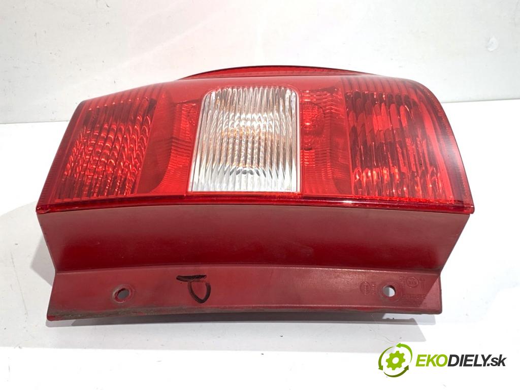SKODA YETI SUV 2013 90 kW 1.4 TSI 1390 Svetlo pravy zad 5L0945096