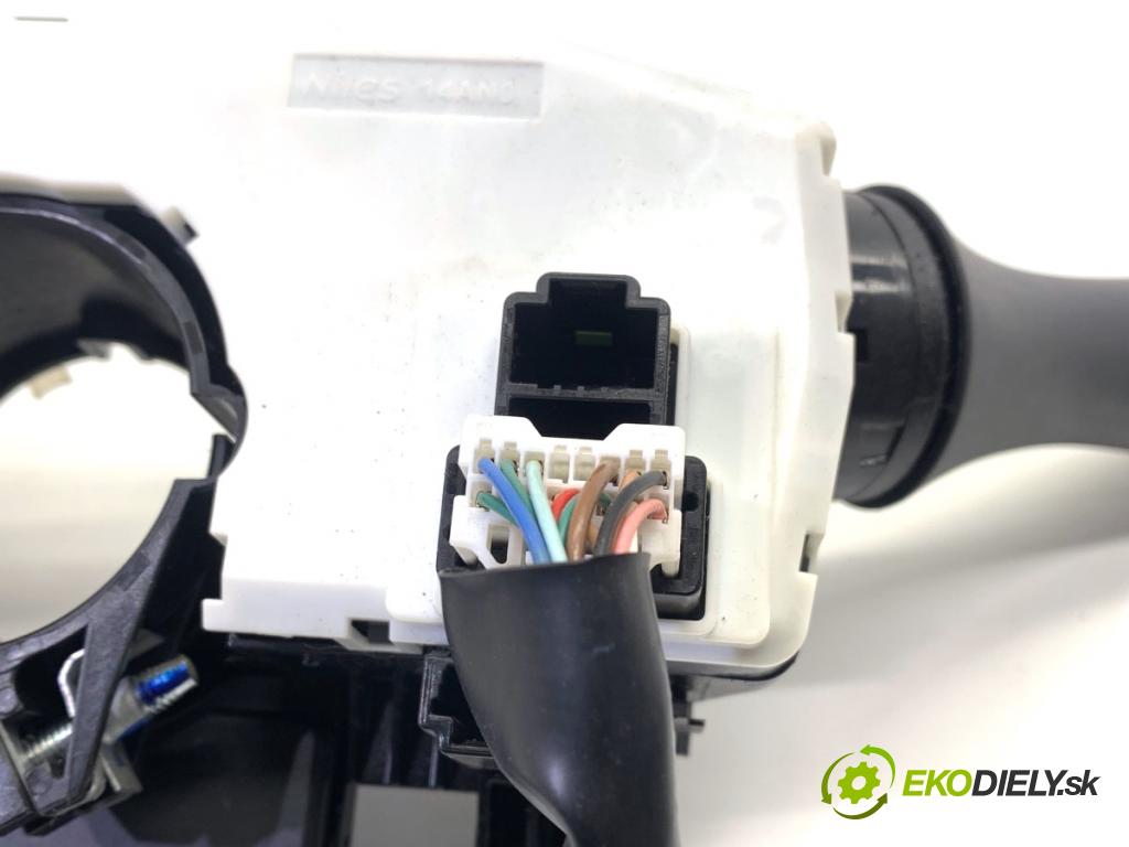 NISSAN PULSAR liftback 2017 81 kW 1.5 dCi 1461 Prepínač kombinovaný 479454BA0A (Prepínacie páčky pod volantom)