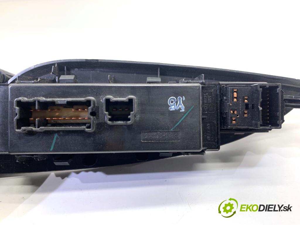 NISSAN PULSAR liftback 2017 81 kW 1.5 dCi 1461 Prepínač okien 80961-3ZL0A (Prepínacie páčky pod volantom)