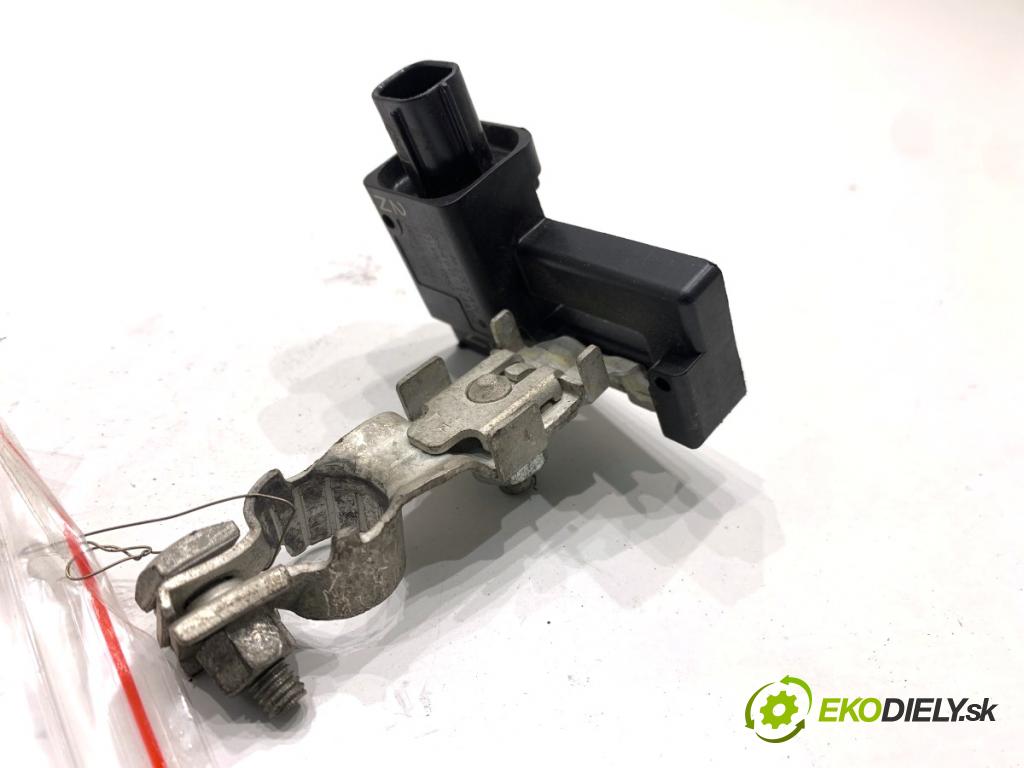 NISSAN PULSAR liftback 2017 81 kW 1.5 dCi 1461 svorka MINUS 