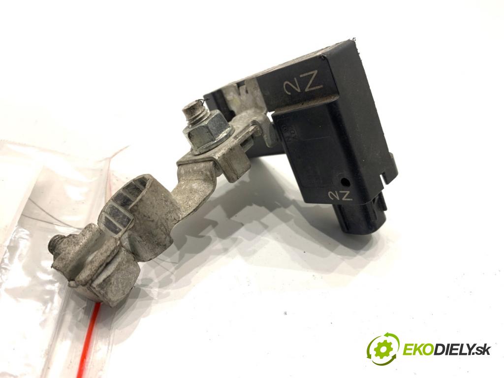 NISSAN PULSAR liftback 2017 81 kW 1.5 dCi 1461 svorka MINUS