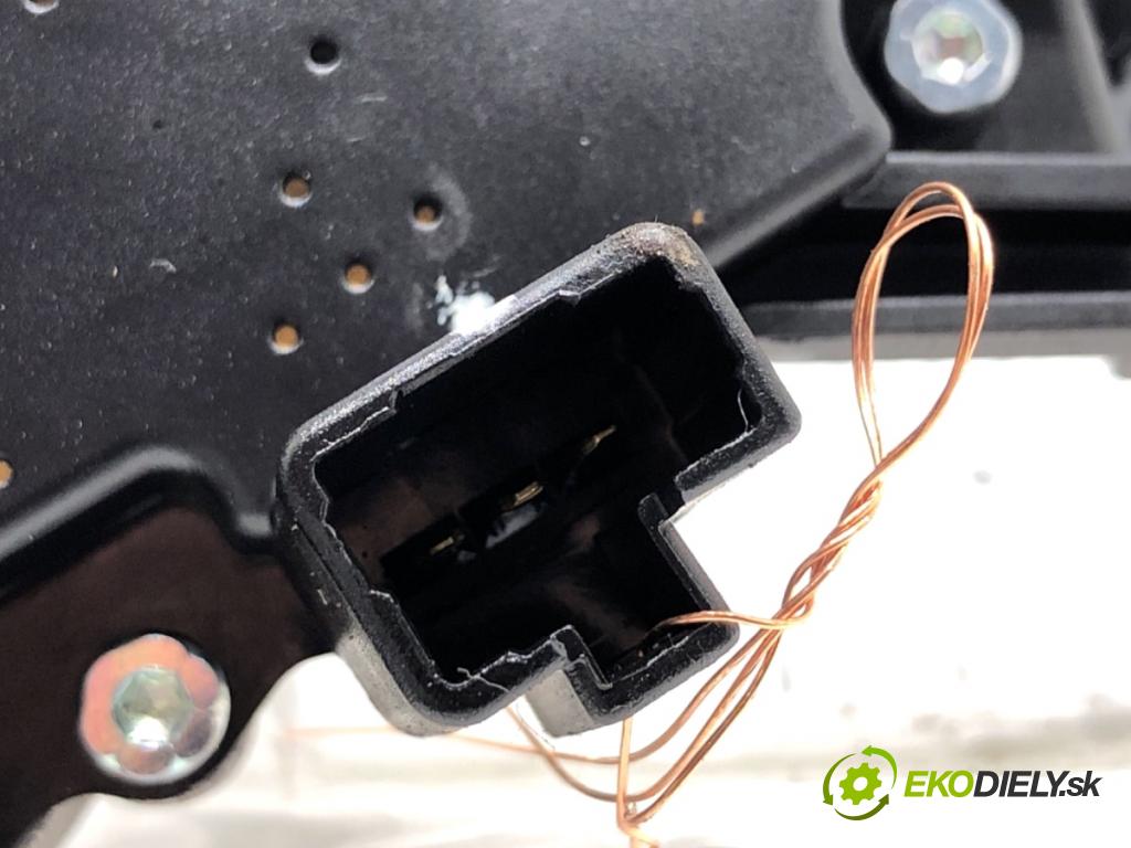 KIA SPORTAGE IV SUV 2017 130 kW 1.6 TGDI AWD 1591 Motor stieračov zad 98700-09000