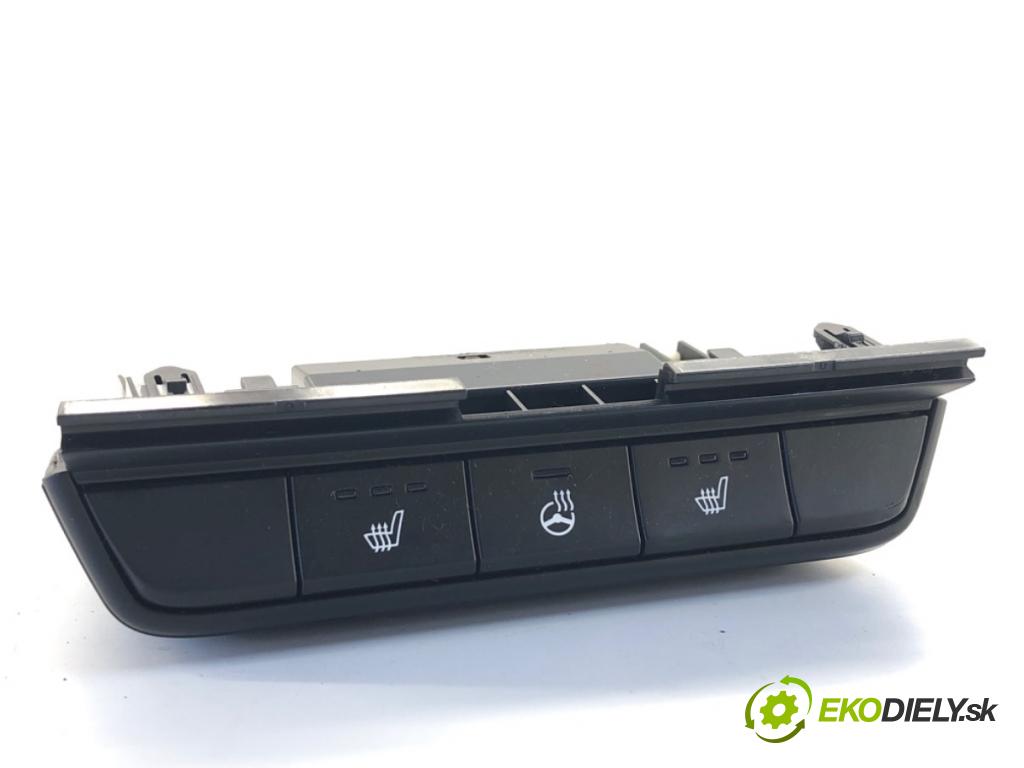 KIA SPORTAGE IV SUV 2017 130 kW 1.6 TGDI AWD 1591 Prepínač ohrievania, vyhrievania sedačky 93300-D9040 (Prepínacie páčky pod volantom)