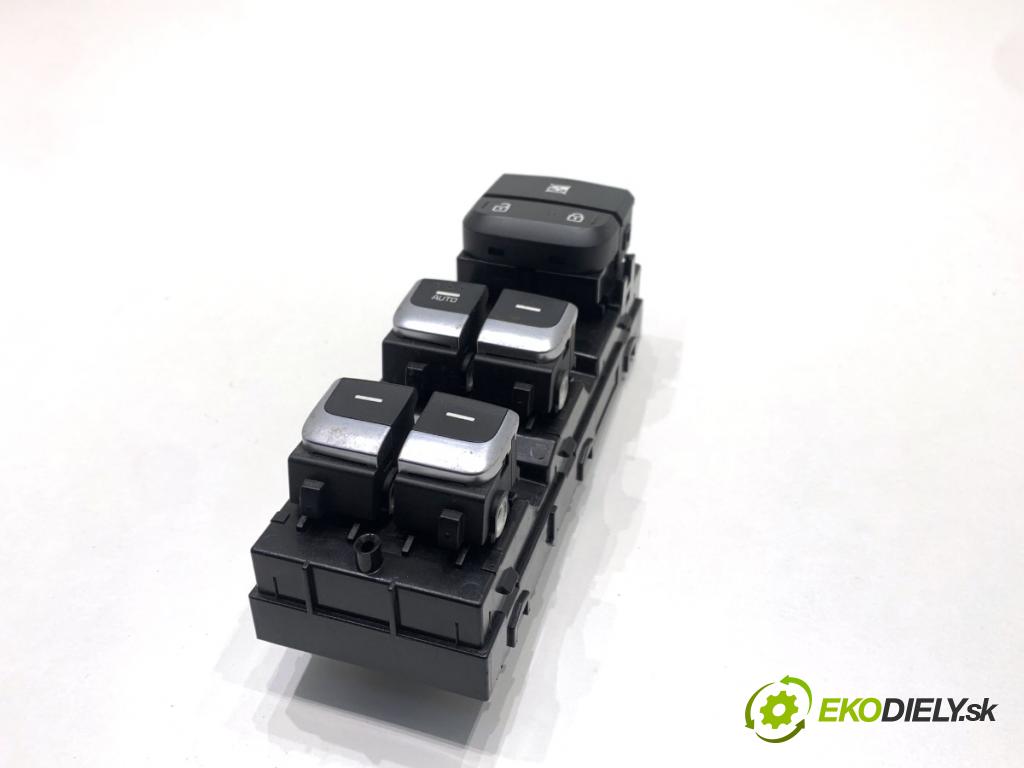 KIA SPORTAGE IV SUV 2017 130 kW 1.6 TGDI AWD 1591 Prepínač okien 93570-F1020 (Prepínacie páčky pod volantom)