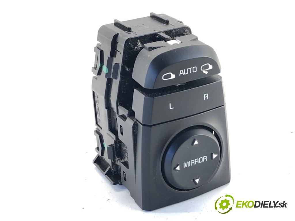 KIA SPORTAGE IV SUV 2017 130 kW 1.6 TGDI AWD 1591 Prepínač nastavenia spätných zrkadiel 93530-D9000 (Prepínacie páčky pod volantom)