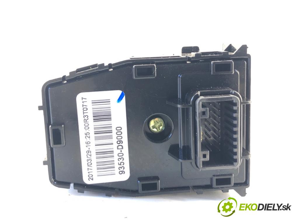 KIA SPORTAGE IV SUV 2017 130 kW 1.6 TGDI AWD 1591 Prepínač nastavenia spätných zrkadiel 93530-D9000 (Prepínacie páčky pod volantom)