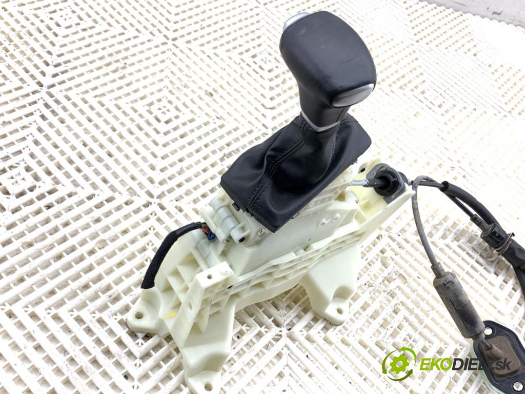 KIA SPORTAGE IV SUV 2017 130 kW 1.6 TGDI AWD 1591 kulisa 46700-D3XXX (Řadicí páka (kulisa) )