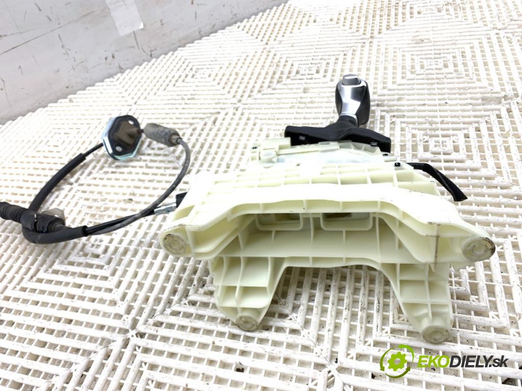 KIA SPORTAGE IV SUV 2017 130 kW 1.6 TGDI AWD 1591 kulisa 46700-D3XXX (Řadicí páka (kulisa) )