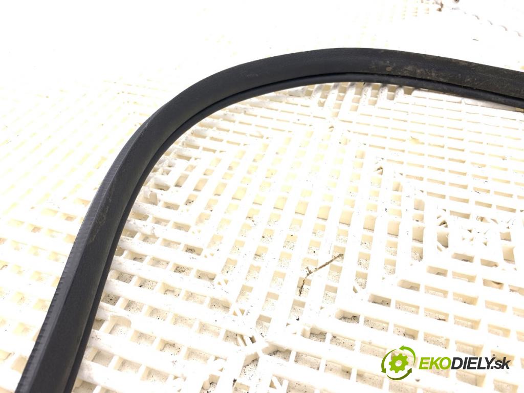 KIA SPORTAGE IV SUV 2017 130 kW 1.6 TGDI AWD 1591 těsnění dveře zadní část pravá  (Karoserie ostatní)