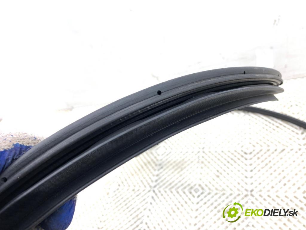 KIA SPORTAGE IV SUV 2017 130 kW 1.6 TGDI AWD 1591 těsnění dveře zadní část pravá  (Karoserie ostatní)