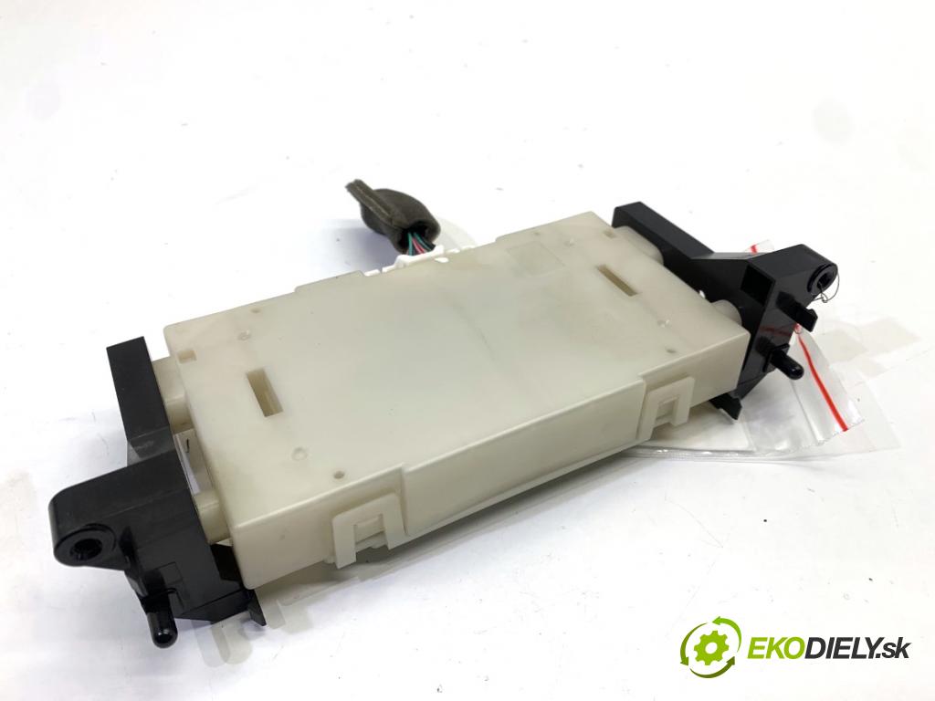 NISSAN PULSAR liftback 2017 81 kW 1.5 dCi 1461 Modul klimatizácie 27760-3ZL0B (Kľučka dverí ostatné)