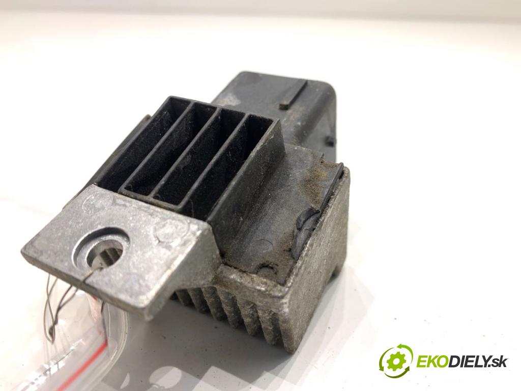 NISSAN PULSAR liftback 2017 81 kW 1.5 dCi 1461 relé sviečok žhavenia 110678071R (Relé)