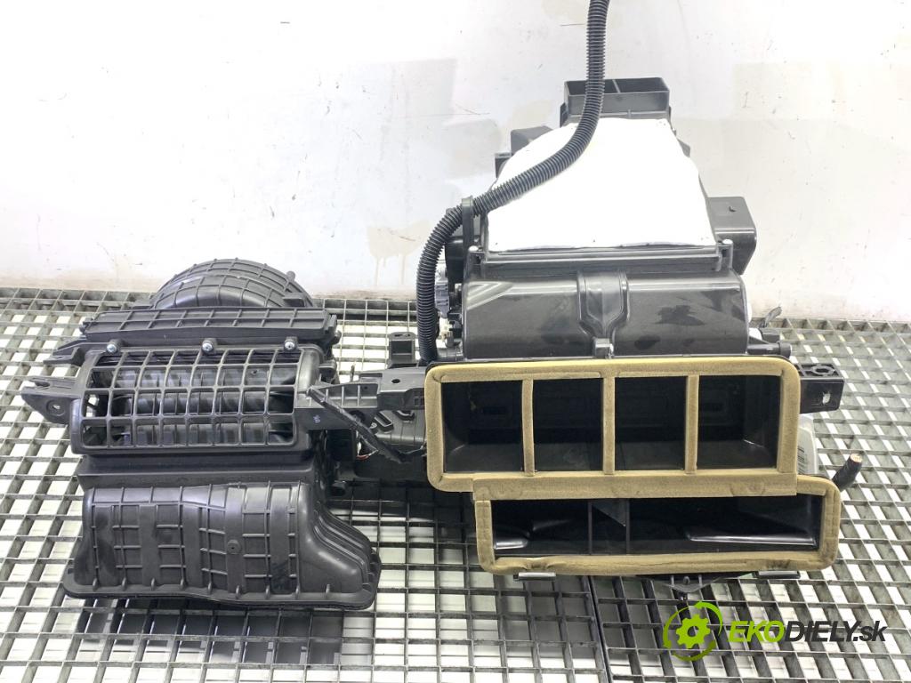 KIA SPORTAGE IV SUV 2017 130 kW 1.6 TGDI AWD 1591 topné těleso radiátor topení KOMBAJN 