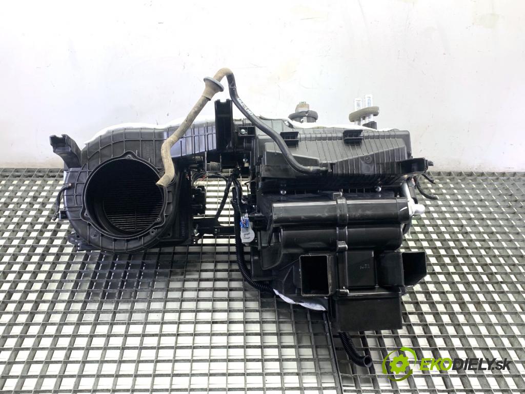 KIA SPORTAGE IV SUV 2017 130 kW 1.6 TGDI AWD 1591 topné těleso radiátor topení KOMBAJN