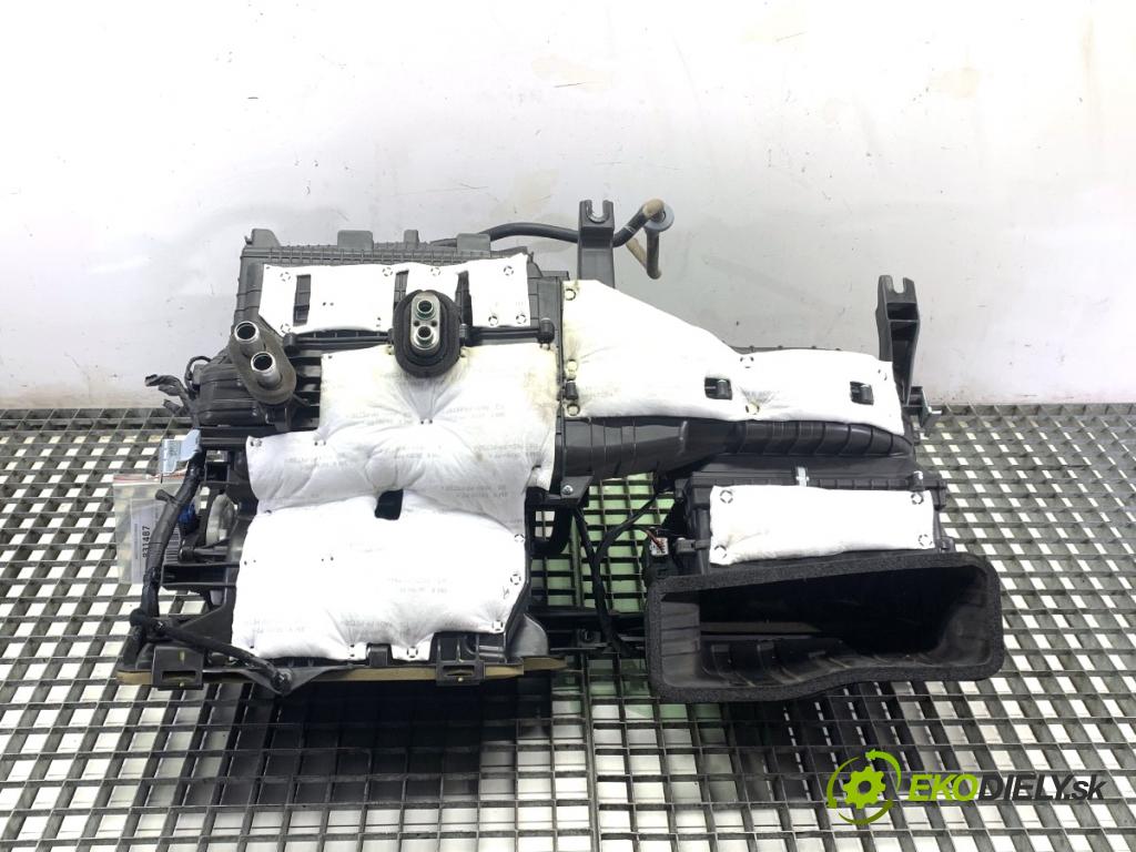 KIA SPORTAGE IV SUV 2017 130 kW 1.6 TGDI AWD 1591 topné těleso radiátor topení KOMBAJN