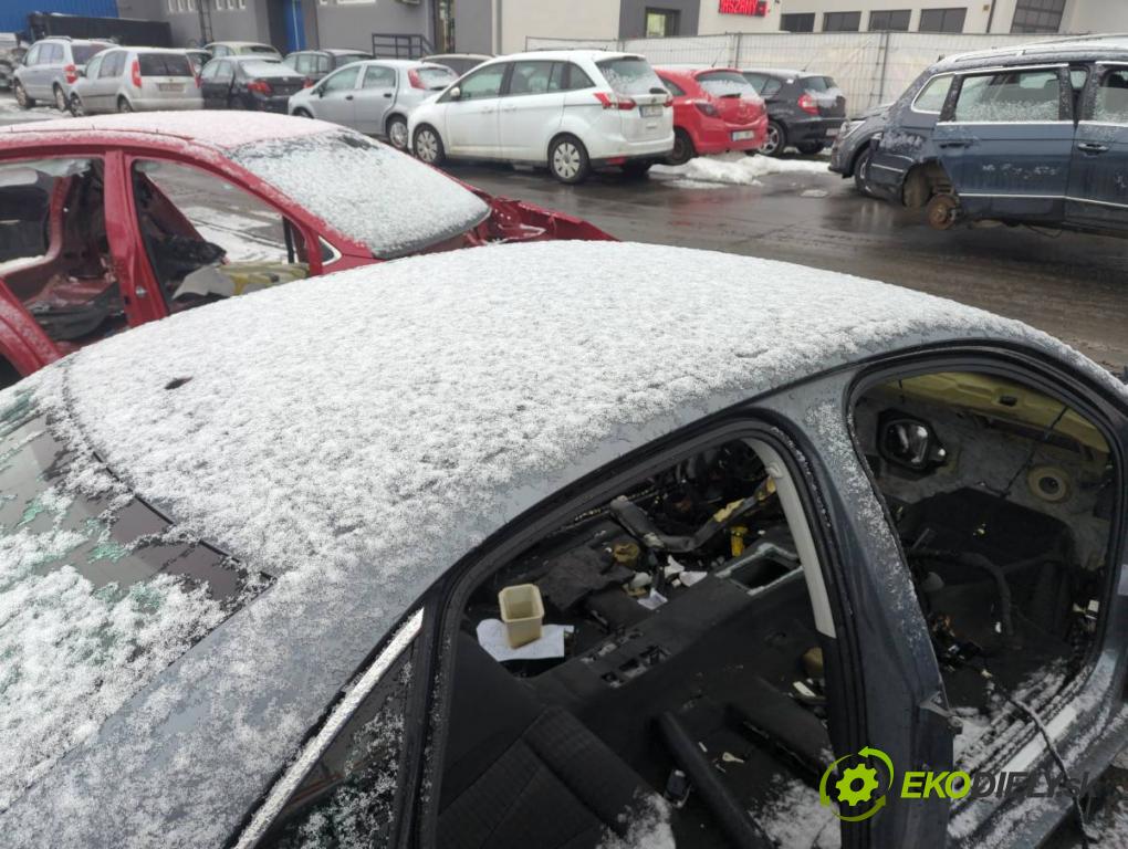 AUDI A3 8V liftback 2014 81 kW 1.6 TDI 1598 karoséria ČTVRŤÁK: Blatník prah strecha PODŁUŻNICA