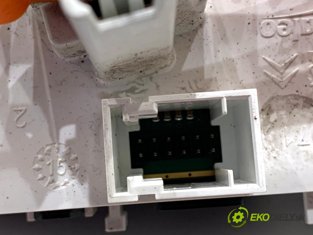 PEUGEOT 208 I liftback 2016 55 kW 1.6 HDi / BlueHDi 75 1560 Panel ovládania kúrenia E1063071 (Prepínacie páčky pod volantom)