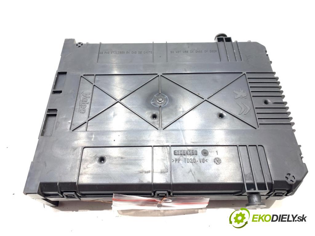 PEUGEOT 208 I liftback 2016 55 kW 1.6 HDi / BlueHDi 75 1560 Modul BSI 9807531680 (Poistková skrinka)