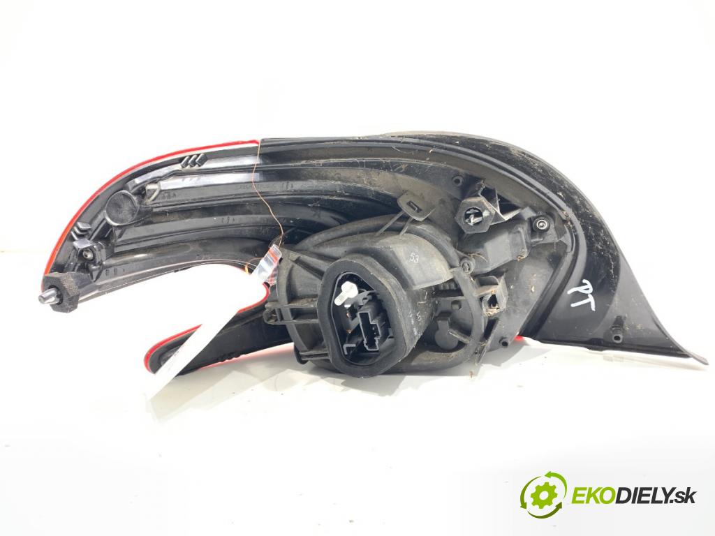 PEUGEOT 208 I liftback 2016 55 kW 1.6 HDi / BlueHDi 75 1560 Svetlo pravy zad