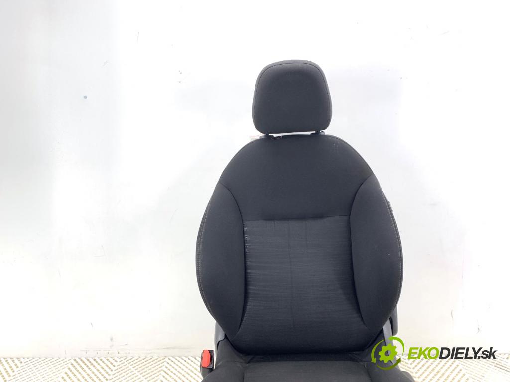 PEUGEOT 208 I liftback 2016 55 kW 1.6 HDi / BlueHDi 75 1560 sedadlo levý přední část
