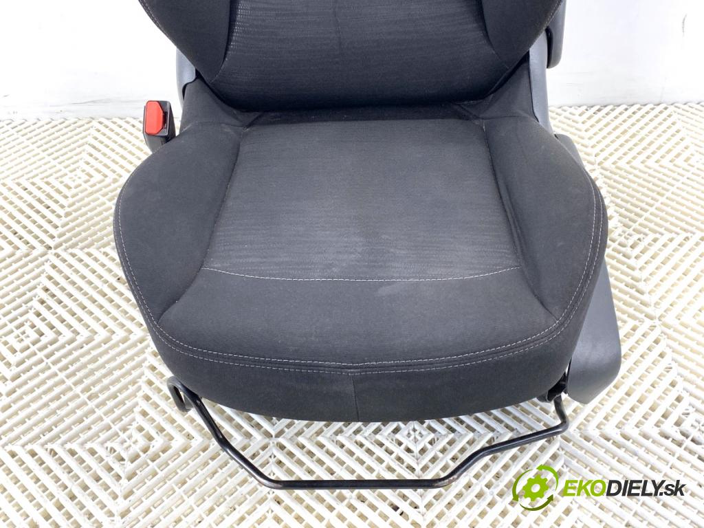 PEUGEOT 208 I liftback 2016 55 kW 1.6 HDi / BlueHDi 75 1560 sedadlo levý přední část