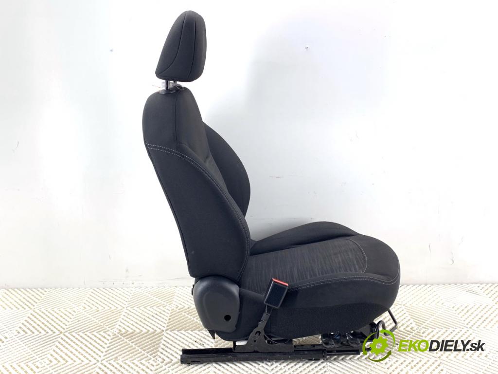 PEUGEOT 208 I liftback 2016 55 kW 1.6 HDi / BlueHDi 75 1560 sedadlo levý přední část