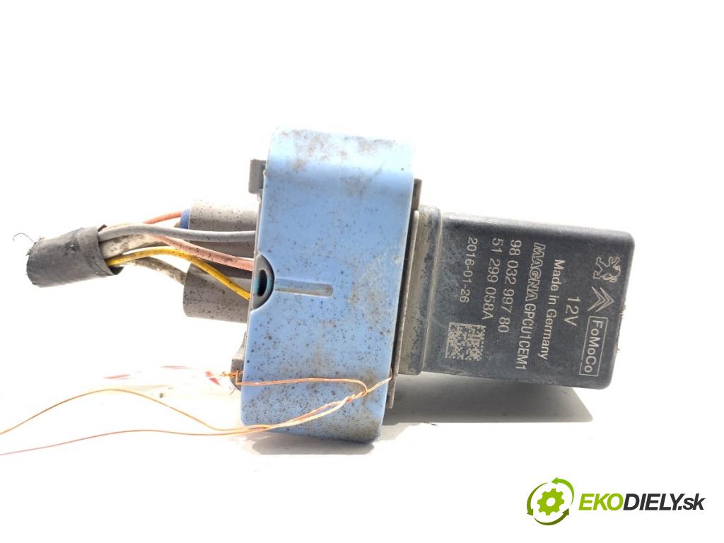 PEUGEOT 208 I liftback 2016 55 kW 1.6 HDi / BlueHDi 75 1560 relé sviečok žhavenia 9803299780 (Relé)