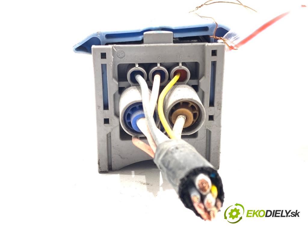 PEUGEOT 208 I liftback 2016 55 kW 1.6 HDi / BlueHDi 75 1560 relé sviečok žhavenia 9803299780 (Relé)