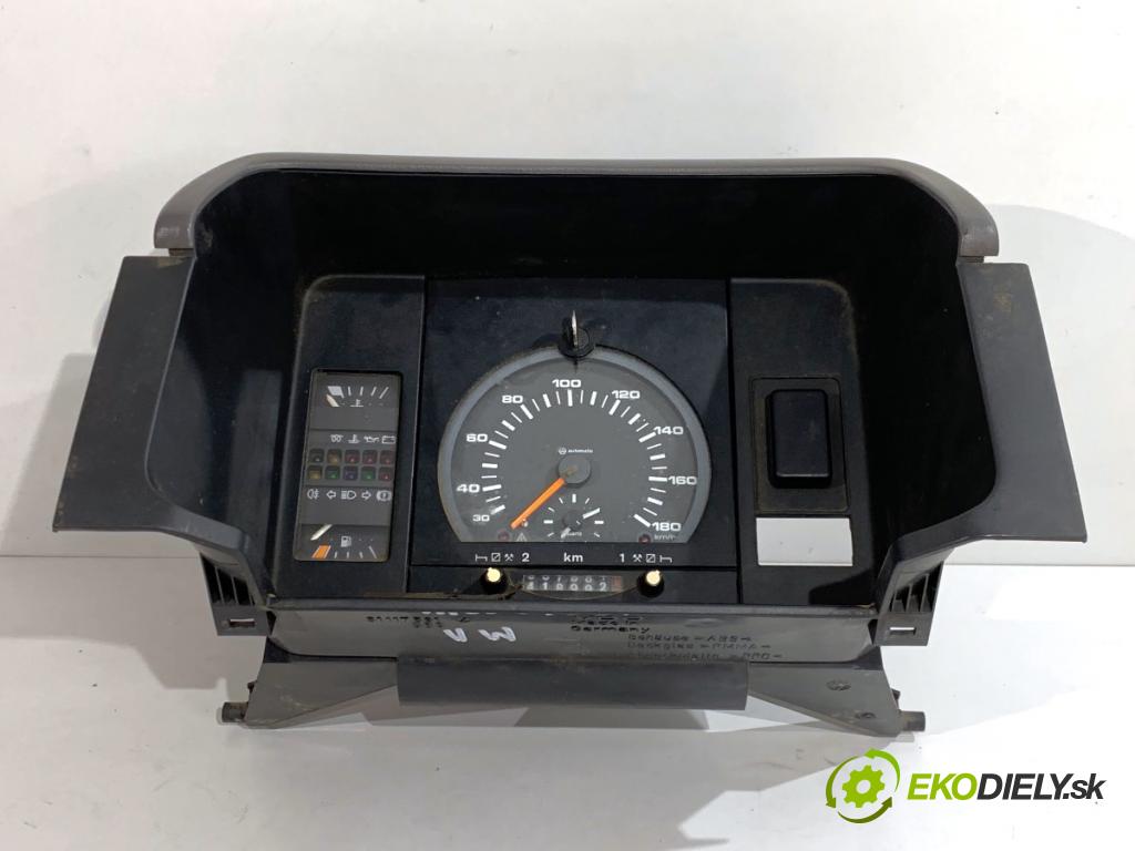 VW TRANSPORTER T4 Autobus 1995 57 kW 2.4 D 2370 Prístrojovka 701919064G (Prístrojová doska)