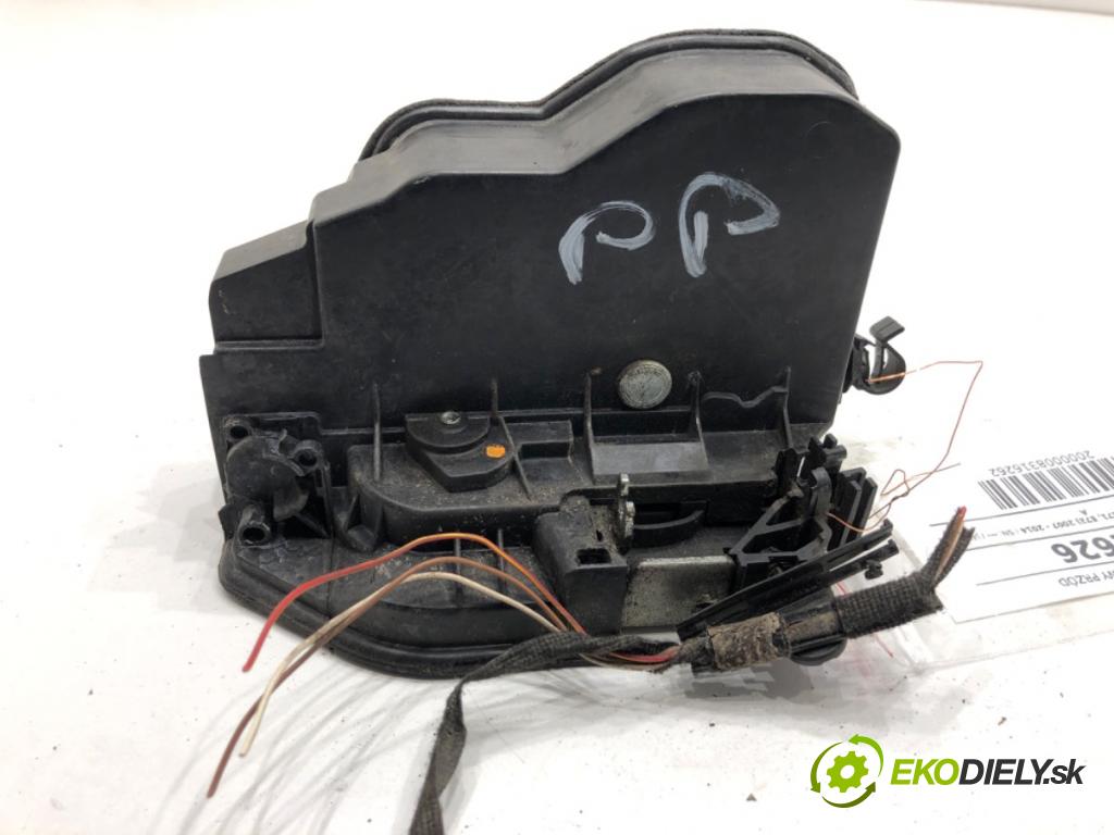 BMW E71 SUV 2008 225 kW xDrive 35 i 2979 zámok Dvere pravy predný 7202146