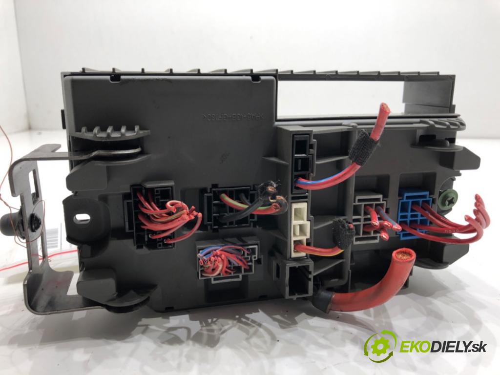 BMW E71 SUV 2008 225 kW xDrive 35 i 2979 Skrinka poistková 91451150 (Poistková skrinka)