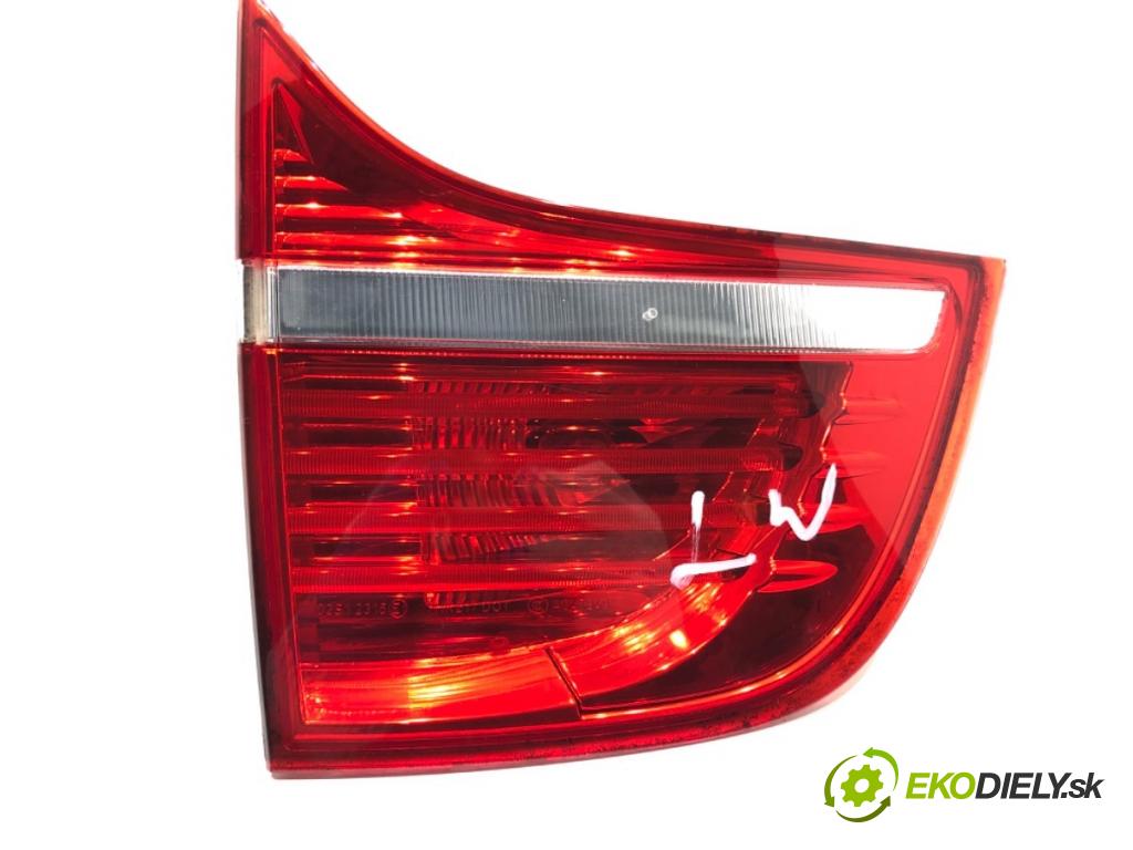 BMW E71 SUV 2008 225 kW xDrive 35 i 2979 světlo zadní část levá strana vnitřní  (Klika dveří ostatní)