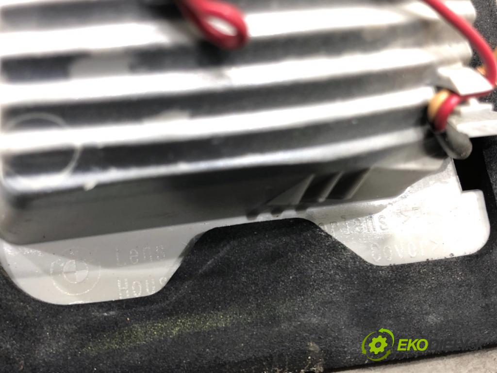 BMW E71 SUV 2008 225 kW xDrive 35 i 2979 světlo zadní část levá strana vnitřní  (Klika dveří ostatní)