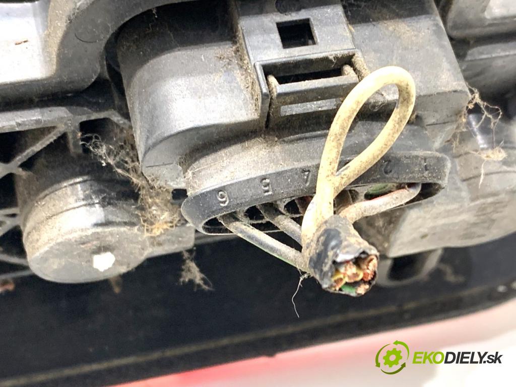 VW CADDY III Nadwozie pełne/minivan 2010 75 kW 1.6 TDI 1598 Svetlo pravy zad