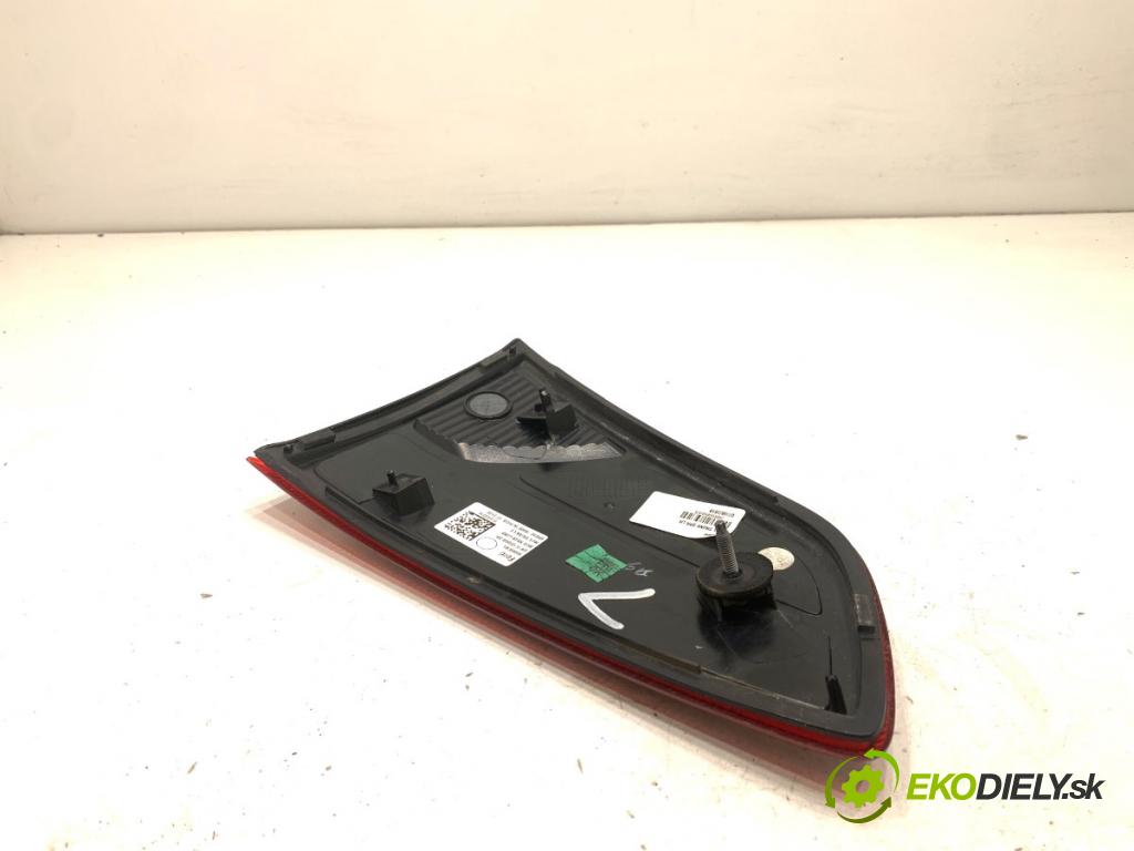 FORD ECOSPORT SUV 2018 92 kW 1.0 EcoBoost 998 světlo zadní část levá strana vnitřní  (Klika dveří ostatní)