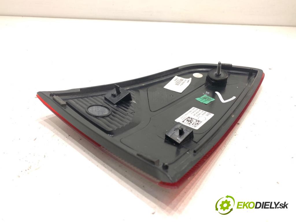 FORD ECOSPORT SUV 2018 92 kW 1.0 EcoBoost 998 světlo zadní část levá strana vnitřní  (Klika dveří ostatní)