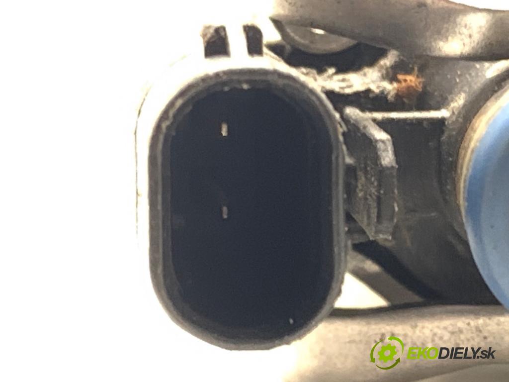 FORD ECOSPORT SUV 2018 92 kW 1.0 EcoBoost 998 vstrekovač 0261500718 (Vstrekovač paliva)