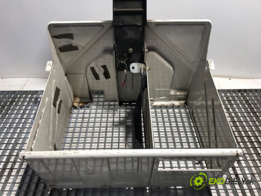 VW LT 28 35 Autobus 2004 80 kW 2.5 TDI 2461 Obal sedačky pravy