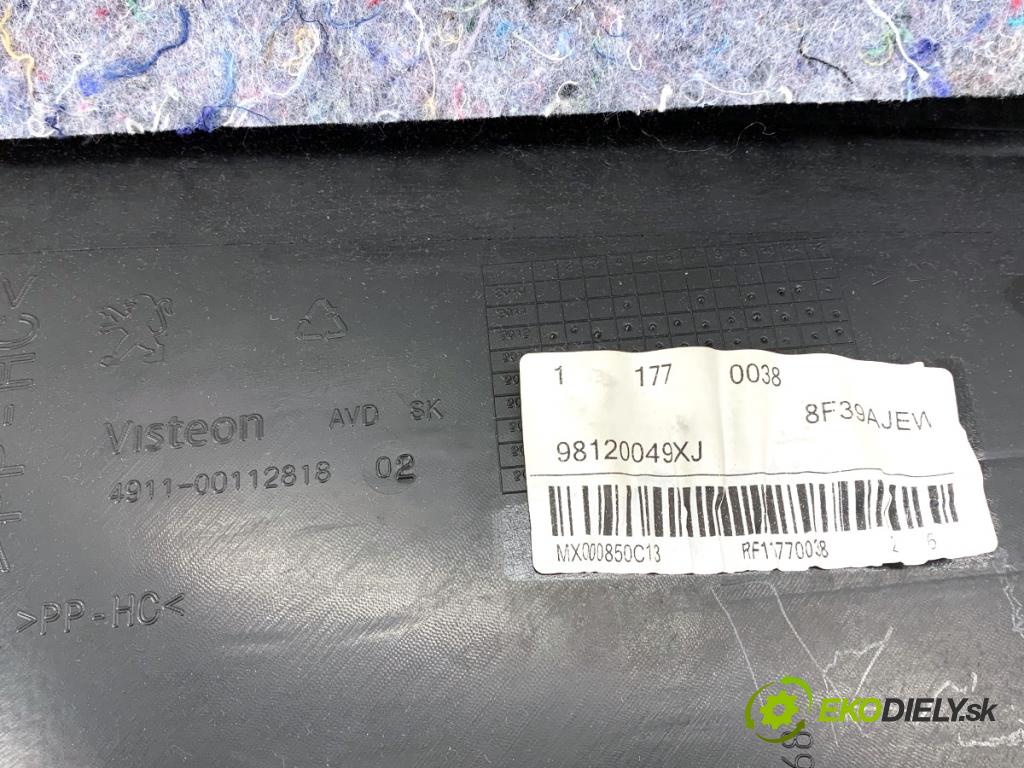 PEUGEOT 2008 I SUV 2018 81 kW 1.2 THP 110 / PureTech 110 1199 čalúnenie Dvere pravy predný