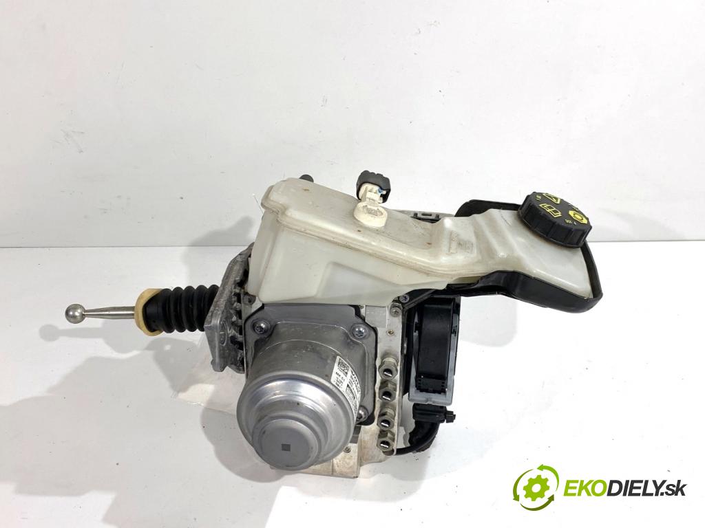 VOLVO S90 II sedan 2019 223 kW T8 Hybrid AWD 1969 Posilovač bŕzd 32279538