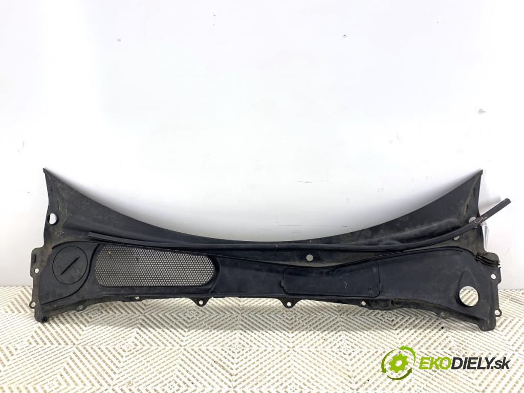 VOLVO S90 II sedan 2019 223 kW T8 Hybrid AWD 1969 Torpédo, plast pod čelné okno 32244451 (Torpédo (plast pod čelným sklom))