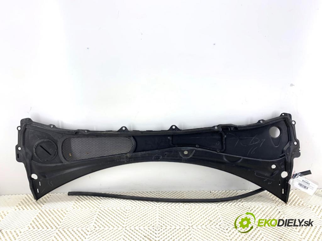 VOLVO S90 II sedan 2019 223 kW T8 Hybrid AWD 1969 Torpédo, plast pod čelné okno 32244451 (Torpédo (plast pod čelným sklom))