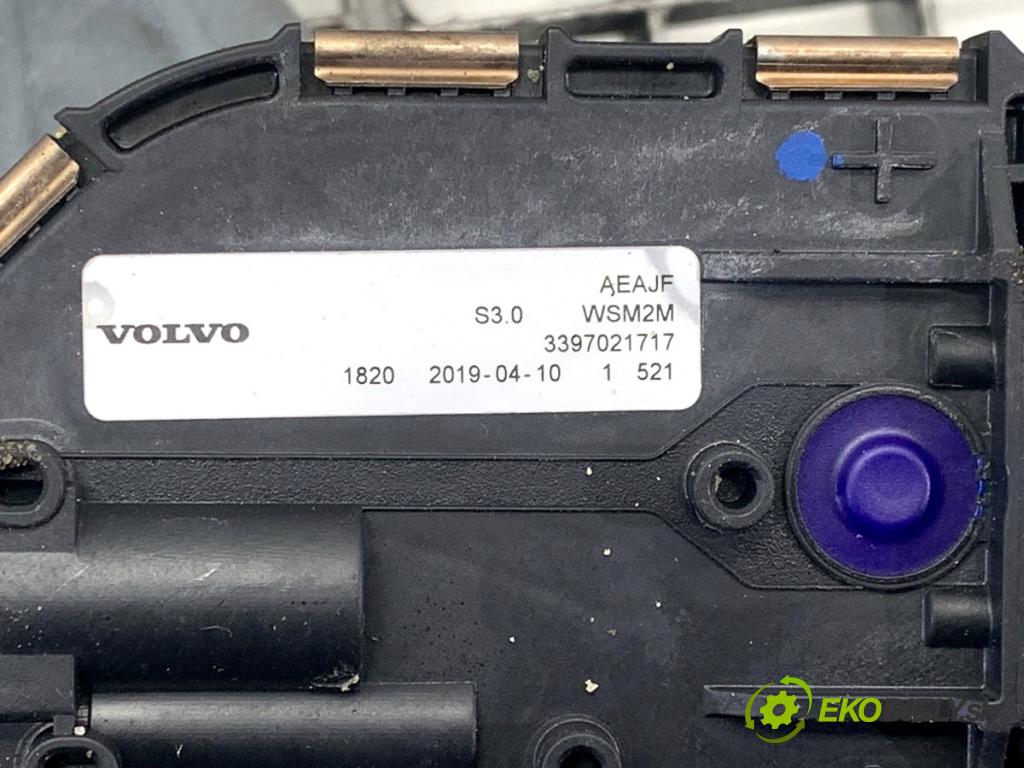 VOLVO S90 II sedan 2019 223 kW T8 Hybrid AWD 1969 Mechanizmus stieračov predný 3397021717 (Motorček stieračov predný)
