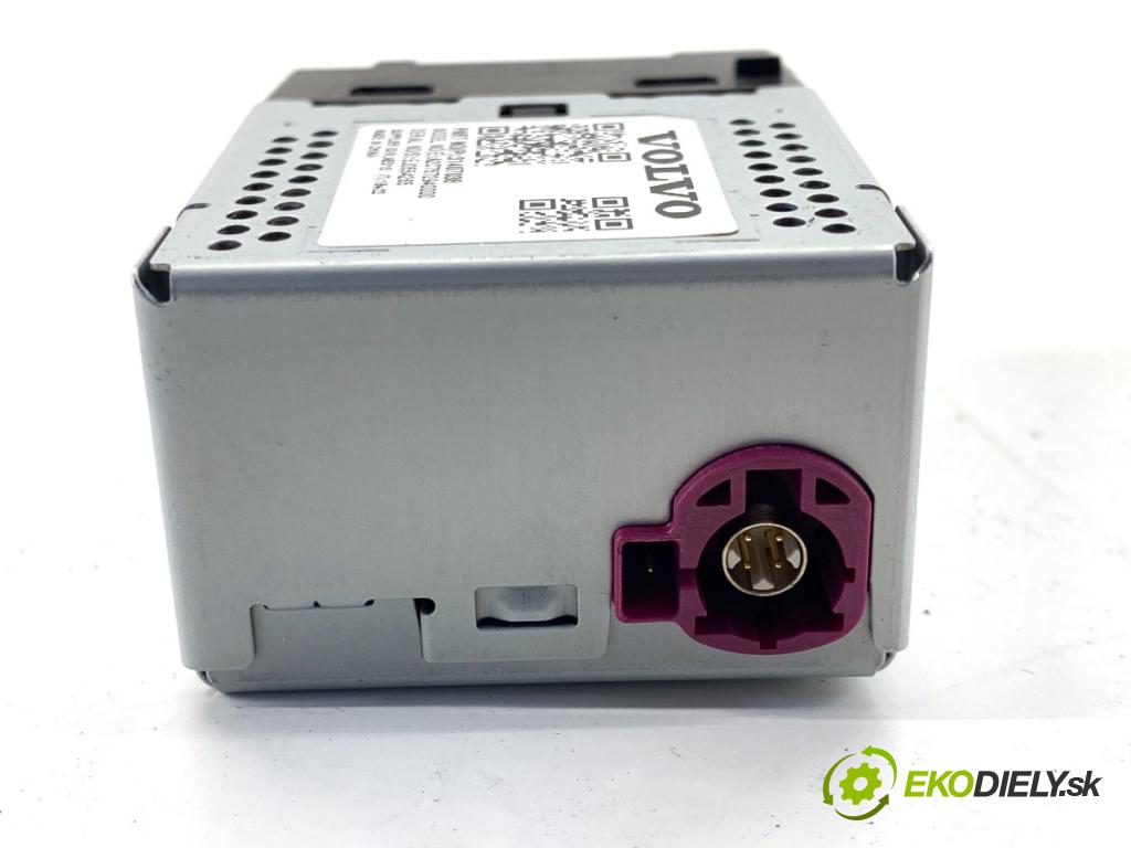 VOLVO S90 II sedan 2019 223 kW T8 Hybrid AWD 1969 HNÍZDO: USB 31407038