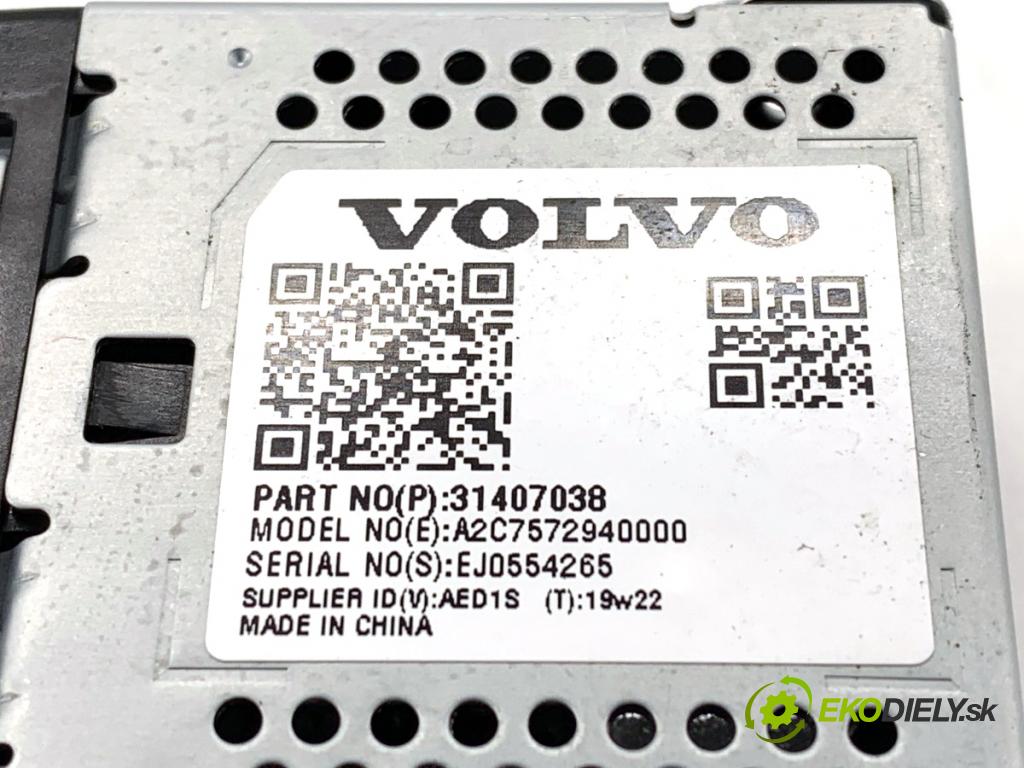 VOLVO S90 II sedan 2019 223 kW T8 Hybrid AWD 1969 HNÍZDO: USB 31407038