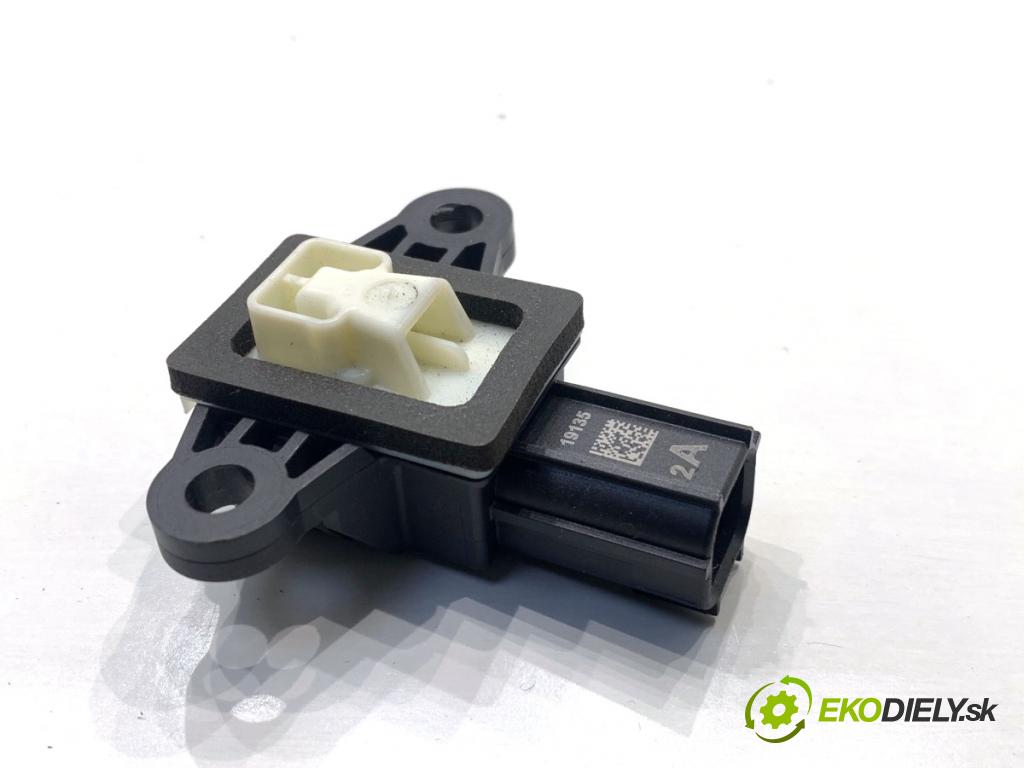 VOLVO S90 II sedan 2019 223 kW T8 Hybrid AWD 1969 Snímač nárazu 31406731 (Snímač nárazu)