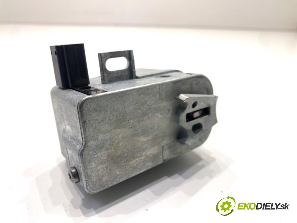 VOLVO S90 II sedan 2019 223 kW T8 Hybrid AWD 1969 blokáda volantu 32283480 (Riadenie ostatné)