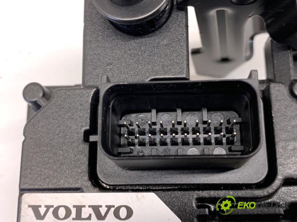 VOLVO S90 II sedan 2019 223 kW T8 Hybrid AWD 1969 KAMERA okna PŘEDNÍ 32209788