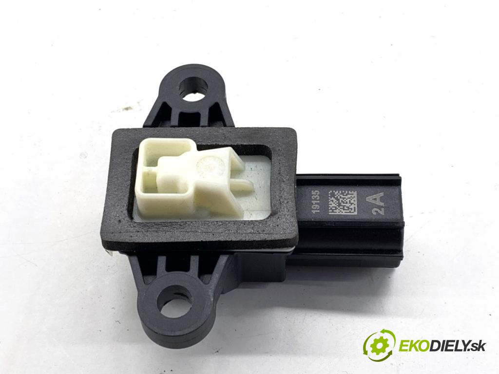 VOLVO S90 II sedan 2019 223 kW T8 Hybrid AWD 1969 Snímač nárazu 31406731 (Snímač nárazu)